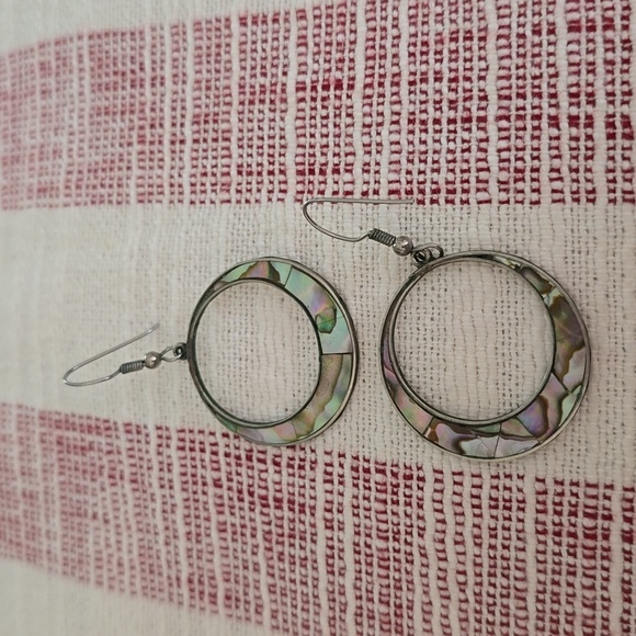Source Unknown Jewelry - Shell and Silver Circle Dangle Earrings - EUC